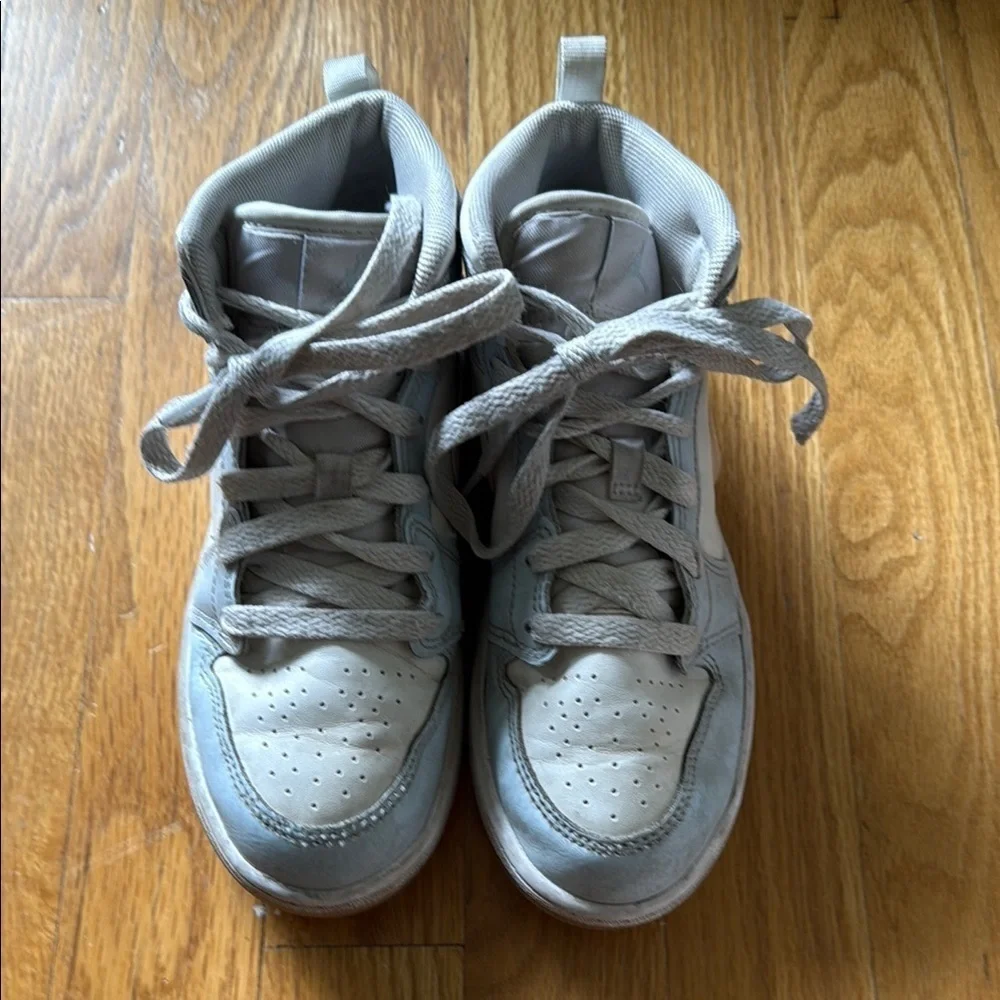 Nike Air Jordan sz 1 glitter swish High-Top Sneakers - white blue great cond